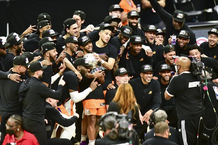 レイカーズとのプレーオフを制してファイナルへ進出したサンズ　©︎Phoenix Suns Social Media 