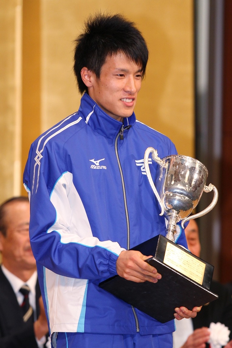 2011年箱根駅伝の最優秀選手として金栗四三杯が授与された　©AFLO