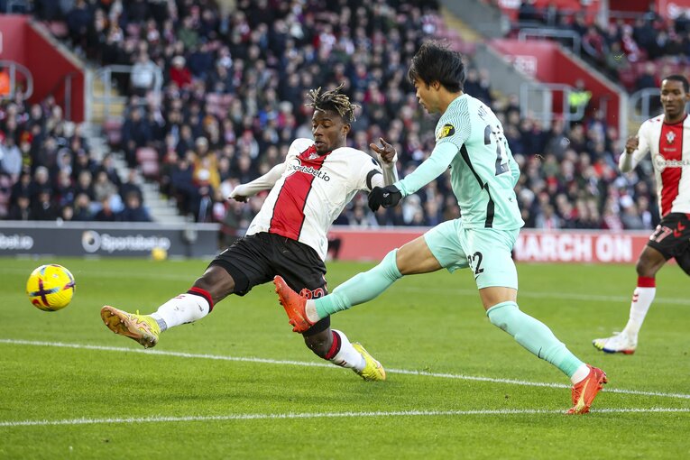 前半3分、相手ペナルティ・エリア内でブラジル人DFリャンコを完全に置き去りにしてシュート（3／3）　©Getty Images