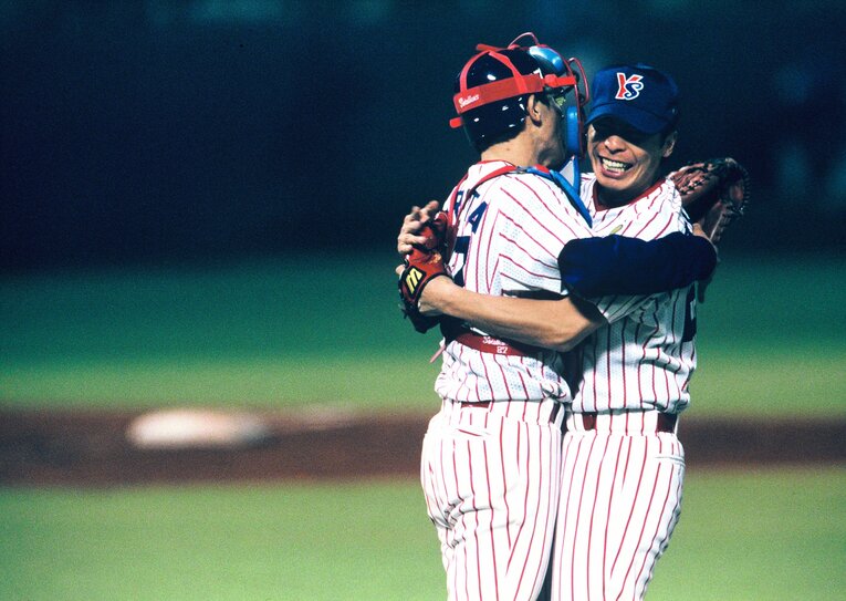 現役時代の古田敦也と高津臣吾　©Naoya Sanuki