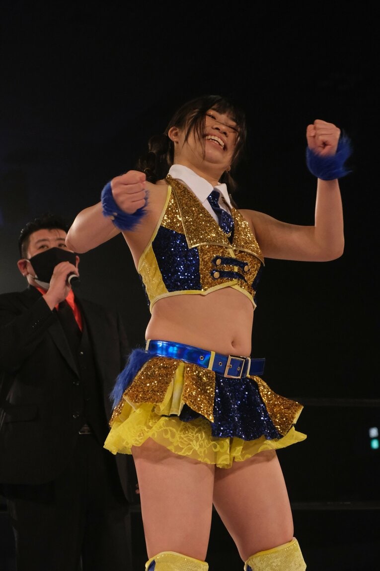 コール時のドラミングポーズは、現在欠場中の飯田沙耶のもの