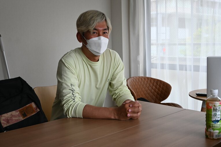 取材に応える橋本涼氏