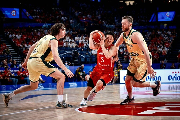 ドライブで切り込む河村。フィンランド戦に続きそのスピードが世界でも通用することを証明した　©FIBA