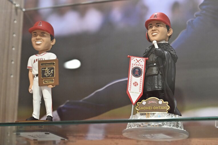 野球ではないボブルヘッドも　©Takashi Shimizu