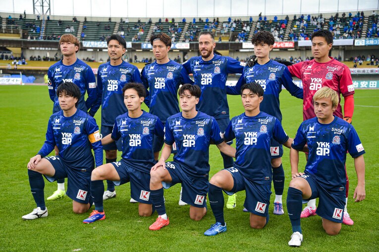 2024年12月7日のJ2昇格プレーオフ決勝。松本山雅FCとの一戦に臨んだカターレ富山の選手たち　©Tetsuichi Utsunomiya