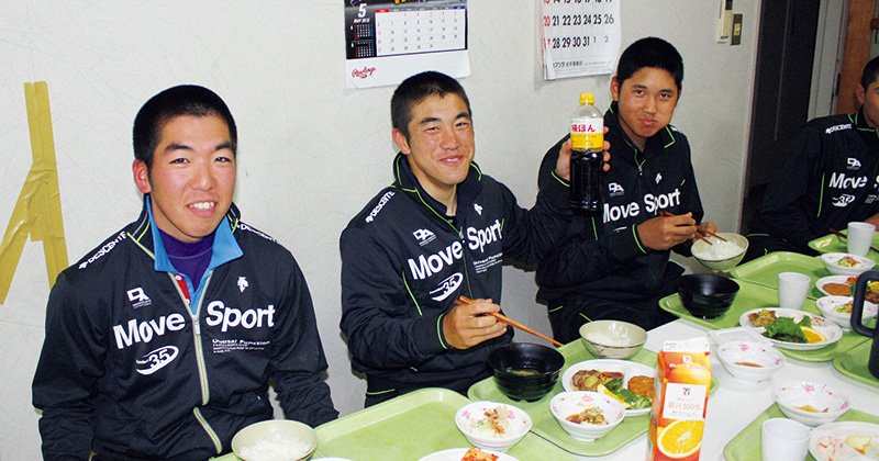 沖縄の高校ラグビー部員がこぞって選ぶメニューは？ コメが支える日本のスポーツ文化