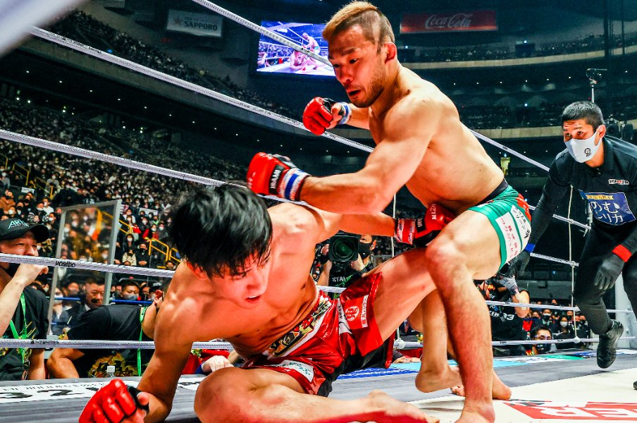 《衝撃の敗戦》朝倉海の敗因は“右拳骨折”だけだったのか? RIZIN GP決勝、扇久保博正に劇的リベンジを許した「自分の実力不足」の真相<Number Web> photograph by RIZIN FF Susumu Nagao