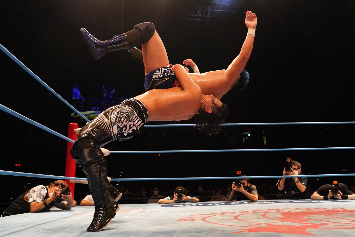 青柳戦で攻勢に出るジェイク・リー