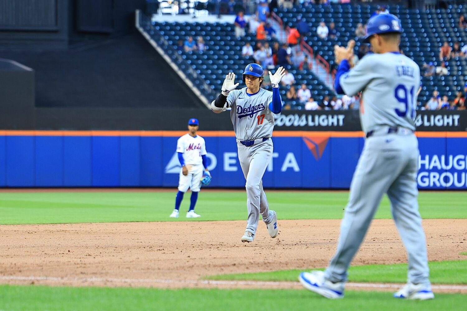 事件は大谷翔平のホームランの直後に起こった　©︎REX/AFLO