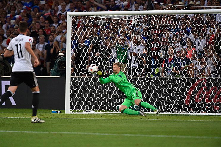 権田修一が本気で考える 日本でgkが人気ない 問題の改善法 欧州で指導者になったユース時代の同僚と話し込んでみた 3 4 Jリーグ Number Web ナンバー