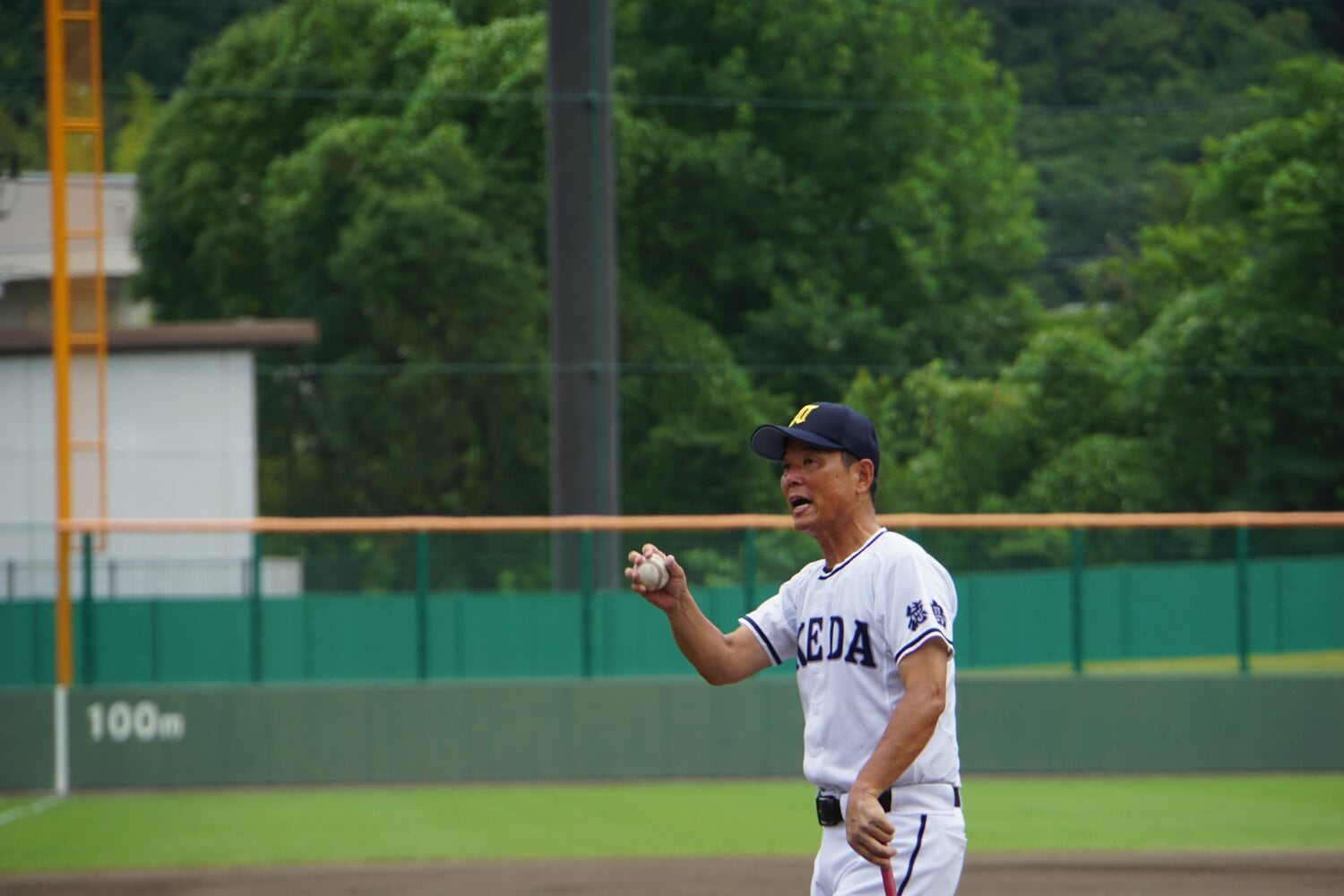 現在の池田野球部を率いる井上力監督 ©NumberWeb