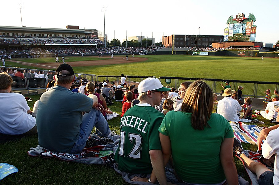 マイナーリーグと生き残り対策。米国「草の根野球」を守って欲しい。＜Number Web＞ photograph by Getty Images