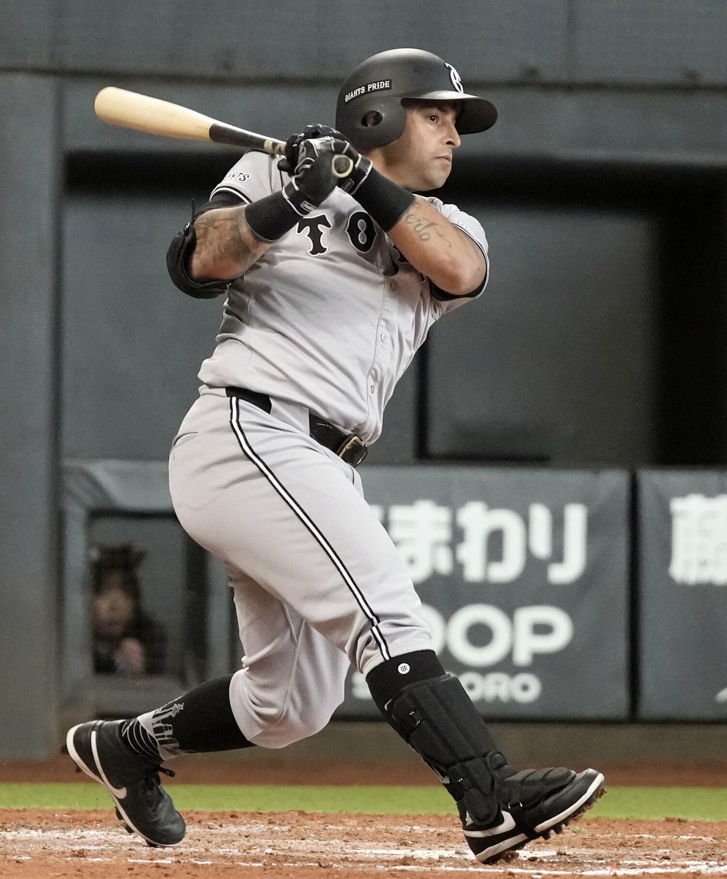 メジャー通算178本塁打のオドーアだったが、オープン戦では打率1割台、本塁打・打点0に終わった ©︎KYODO