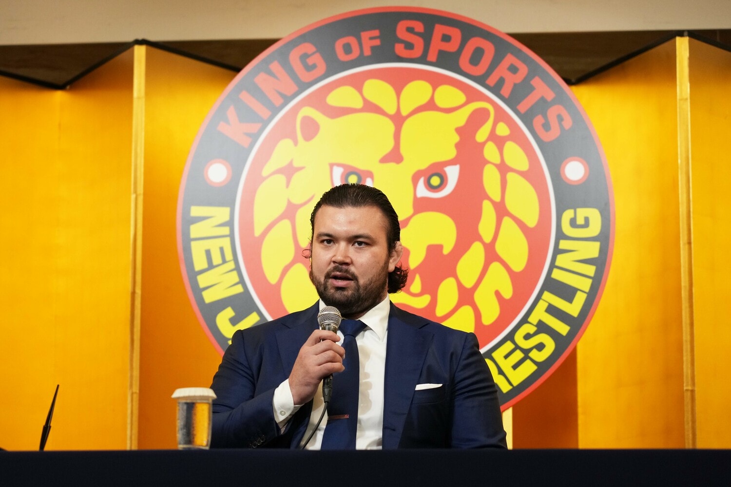 真剣な表情でプロレス転向の決意を語った　©Essei Hara