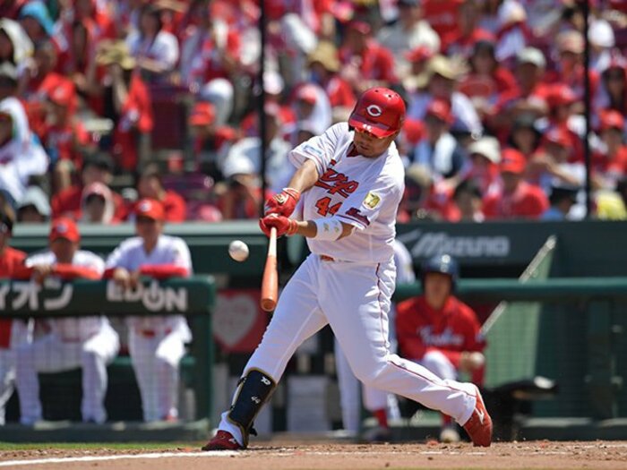 機動力の広島で、鈍足の4番が光る。松山竜平「新井さんゆっくりして」＜Number Web＞ photograph by Kyodo News