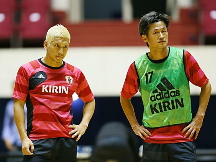 やんちゃでケンカに明け暮れ、高校1カ月で退学の男がカズとW杯へ… 日系ペルー人3世・森岡薫の人生を変えた“21歳の個サル”＜Number Web＞ photograph by YUTAKA/AFLO SPORTS