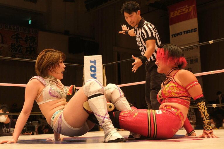 水着グラビアも披露のアイドル路線から急転換…素顔は“オラオラ”、スターダムのベルトも獲得した岩田美香の渇望「総合格闘技かキックにも」(97)