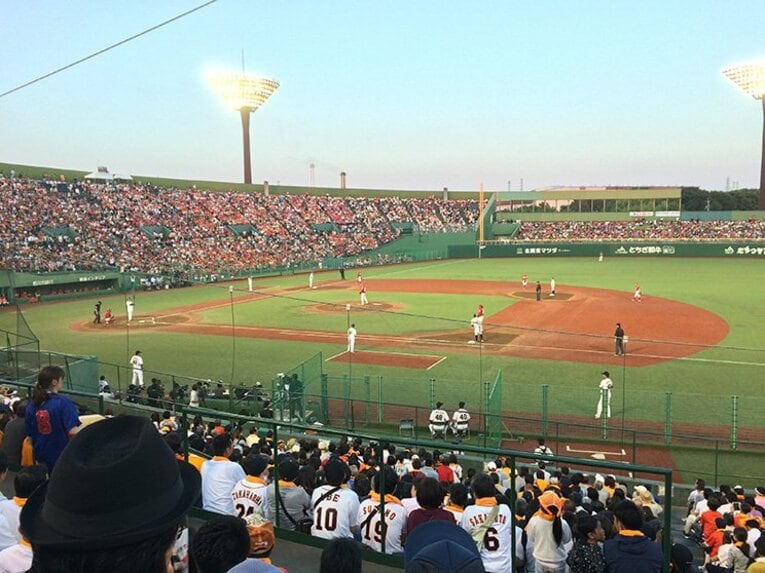 宇都宮餃子と岡本和真のHRを堪能！風に吹かれて男のぶらり野球ふたり旅。(3)