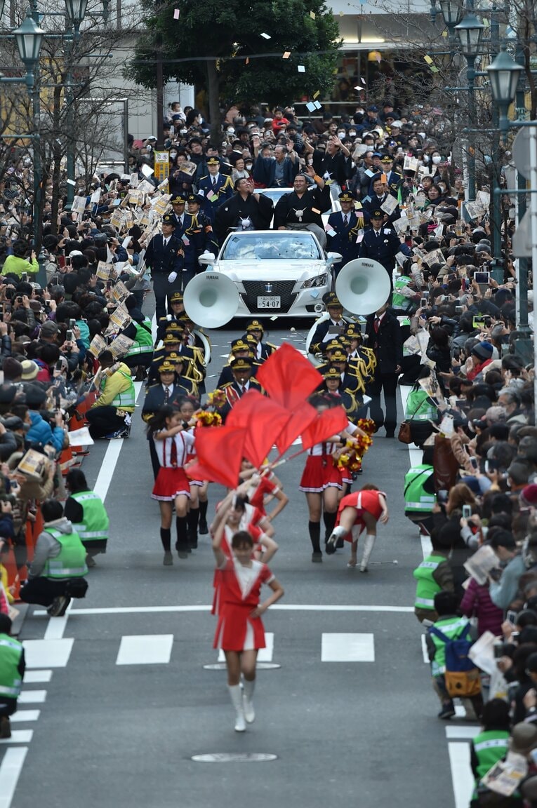 初優勝後、松戸でのパレード　©JMPA