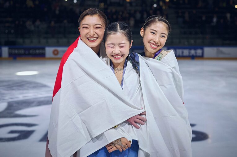 GPフランス大会で表彰台独占となった日本勢。左から坂本花織、中井亜美、住吉りをん ／ photograph by Getty Images