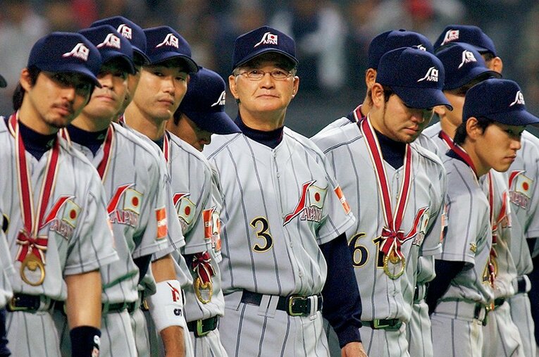 アテネ五輪のアジア予選で日本代表の選手たちを率いた長嶋茂雄監督　©JIJI PRESS