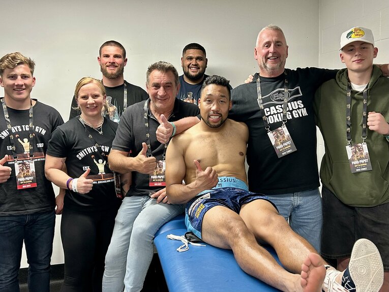 マネージャーのブレンドンの呼びかけで撮影した写真。彼らの明るさに内藤律樹は救われたはずだ　©Kokou Sekine