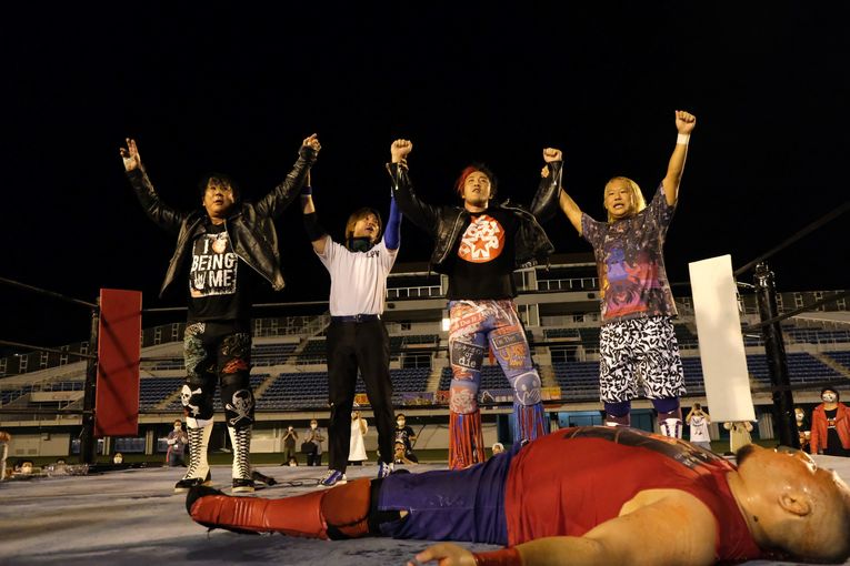 佐藤光留プロデュース『真夏の変態祭り』で諏訪魔に大仁田、鈴木みのるも大暴れ！ 灼熱の旧川崎球場で“1日6試合”の佐藤が感じたのは…？(32)