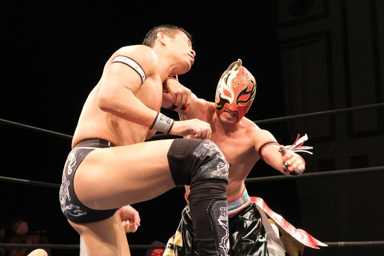 〈米軍基地で試合も〉沖縄唯一のプロレス団体『琉球ドラゴンプロレス』って何？ リングネームはグルクンマスク、首里ジョーなど(15)