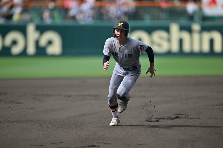 二塁打を放った丸田。慶応の逆転劇を演出した　©Hideki Sugiyama