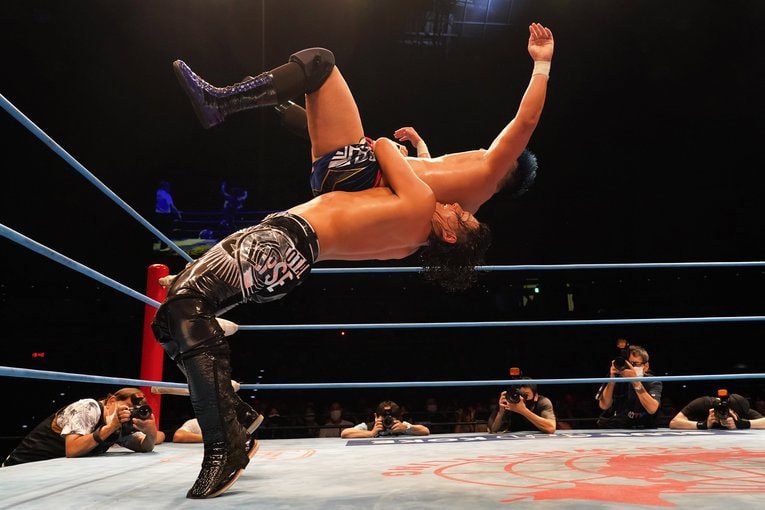 青柳戦で攻勢に出るジェイク・リー