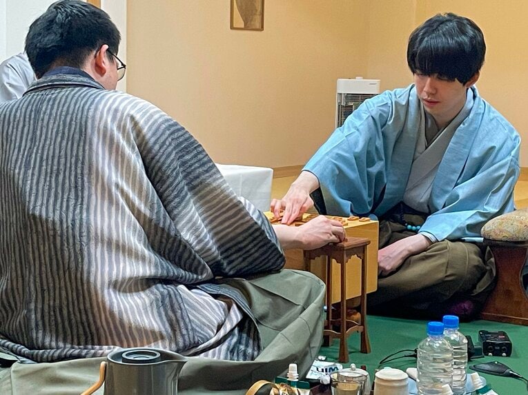 王将戦第3局、対局終了後の感想戦にて　©Shintaro Okawa