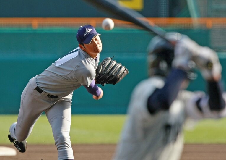 大阪桐蔭打線に投げ込む大谷　©JIJI PRESS