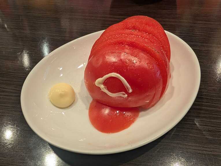 カープの赤ヘルを模した冷やしトマト　©Number Web