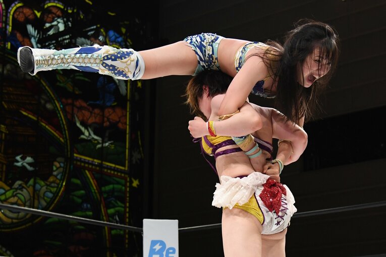 天咲光由のフィニッシュホールド・天聖（ダブルアーム式パイルドライバー）