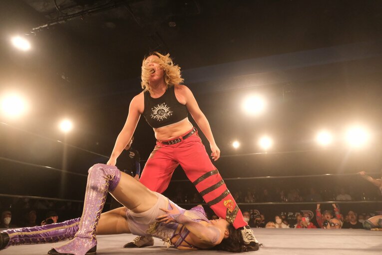 「私なんて“女もどき”なんじゃないか」タイで性別適合手術を受けたトランスジェンダー女子レスラー…エチカ・ミヤビがリングで流した涙の意味(28)