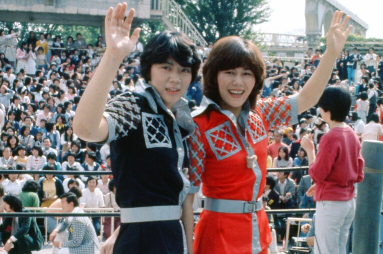 1970年代後半に一世を風靡したビューティ・ペア ／ photograph by 東京スポーツ／アフロ