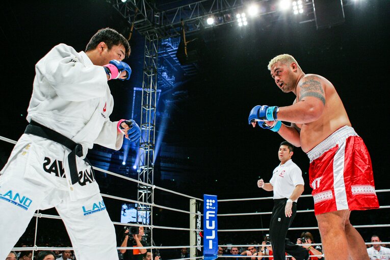 2004年6月、MMA（PRIDE）デビュー戦で吉田秀彦と対戦　©Susumu Nagao