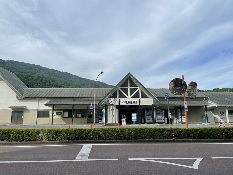 JR阿波池田駅から歩いて10分ほどの高台に池田高校はある ©NumberWeb