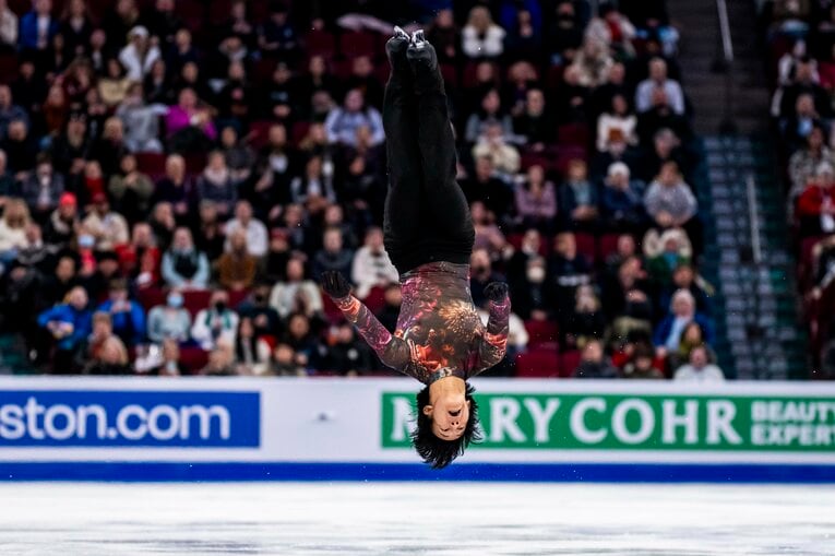 2024年フィギュア世界選手権のフリーでバックフリップを披露し、大歓声を浴びたシャオ・イム・ファ。違反技だったバックフリップがルール改正により2026年7月より解禁になることが決まった ／ photograph by Getty Images