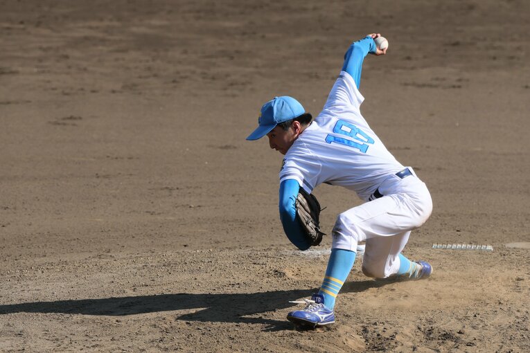 父・俊介さんにも激似？ 東大・渡辺向輝の投球フォーム　©Shigeki Yamamoto