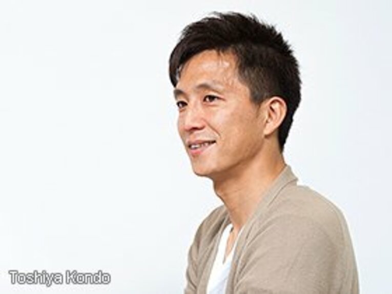 福西崇史　Takashi Fukunishi
1976年9月1日、愛媛県出身。日本屈指のボランチとしてJリーグ出場349試合、国際Aマッチ出場64試合。現在メルマガ「福西崇史の『考えるサッカー』」を配信中。