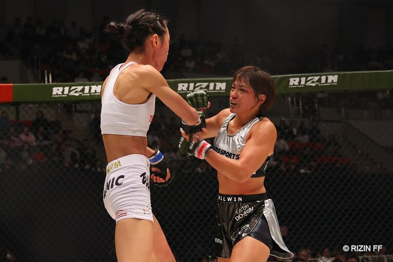 RENAvsシン・ユリ　©RIZIN FF
