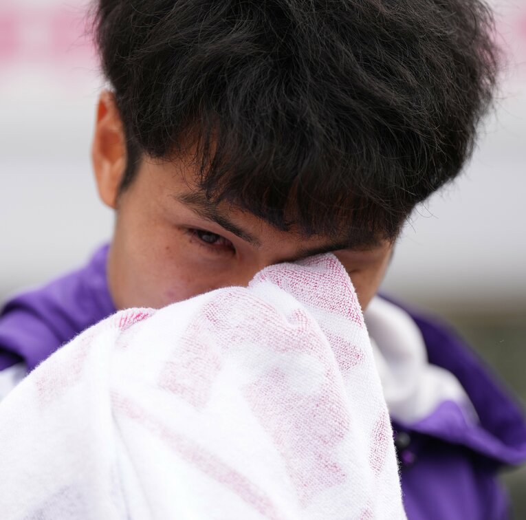 駒大2区の鈴木芽吹は走り終わったあとに、「ブレーキをかけてしまった。力不足」と涙を見せた　©Sports Nippon／AFLO