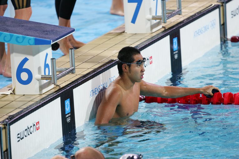 アテネ五輪の北島康介（現役時代の平泳ぎは写真をクリックしていくと見られます）©Takuya Sugiyama/JMPA