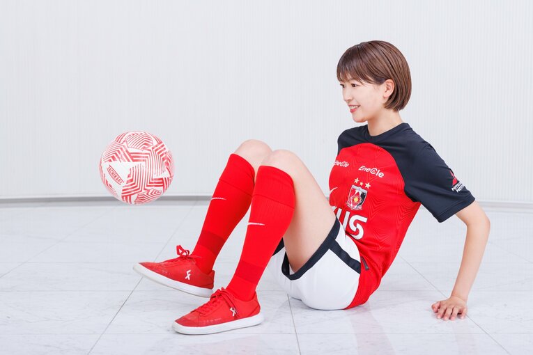 眞嶋さんの「ウマすぎリフティング」連続写真　©Kiichi Matsumoto