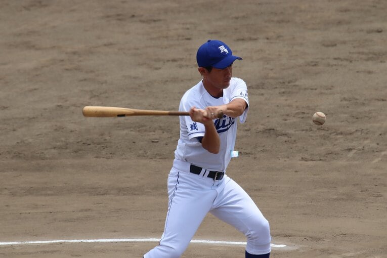 水戸三のユニホームはもちろん「駒澤ブルー」だ（柴田優太監督）　©Yuki Kashimoto