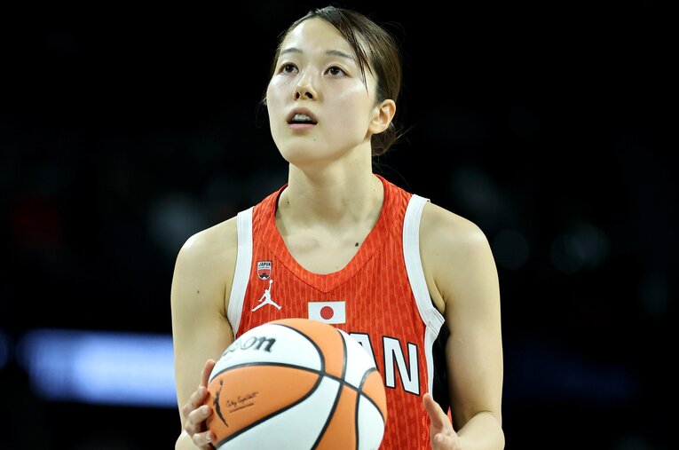 バスケットボール日本代表のアメリカ遠征で奮闘した山本麻衣（26歳）。トヨタ自動車アンテロープスを退団し、来季は世界を巡回する新リーグに参戦する ／ photograph by Ethan Miller/Getty Images