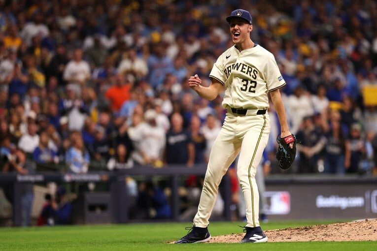 2連敗のブルワーズはロサンゼルスで常時100マイルの剛球ルーキー、ミジオロウスキーを投入してくるか　©Getty Images