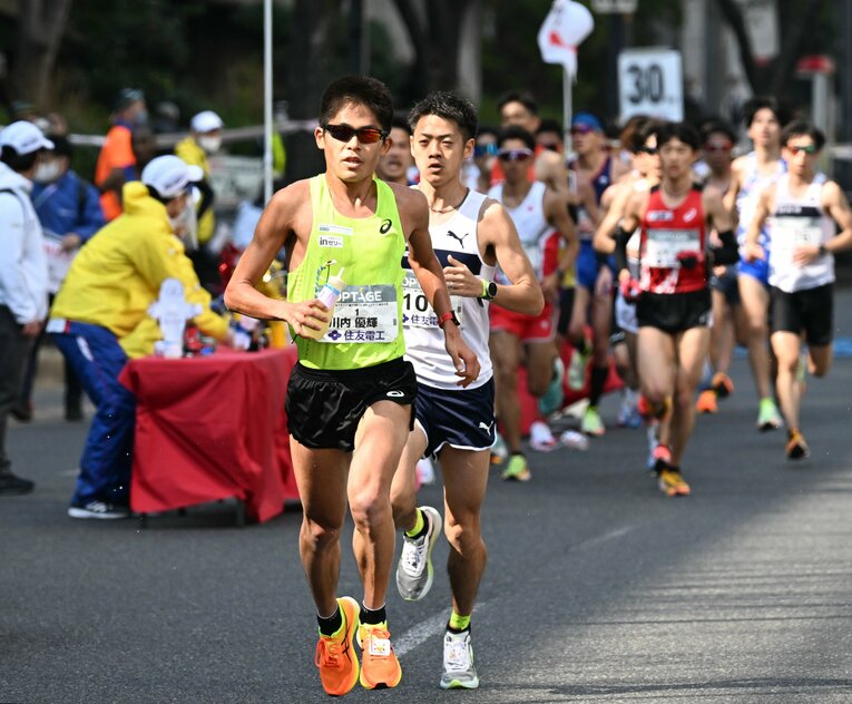 びわ湖毎日マラソンで「アシックス メタレーサー」を履く川内。14度目のサブテンを達成した　©JIJI PRESS