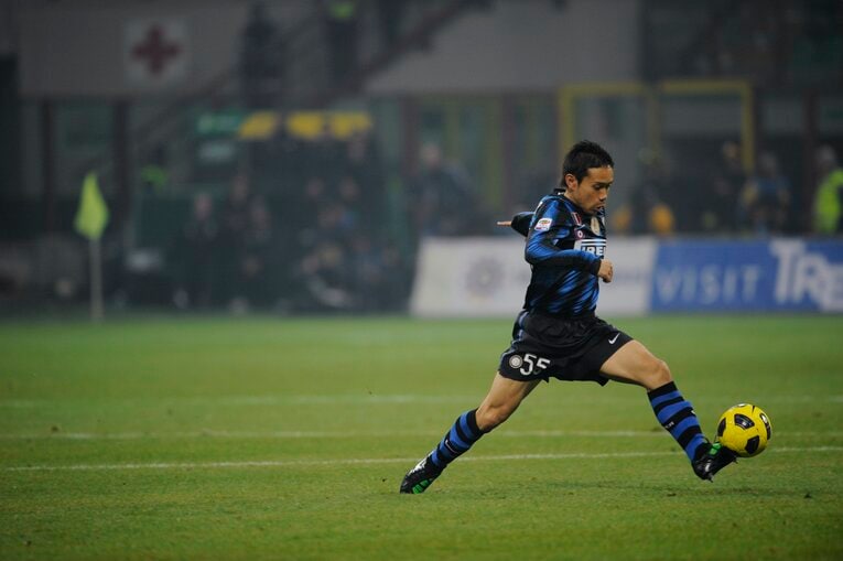 インテル時代の長友　©Sports Graphic Number